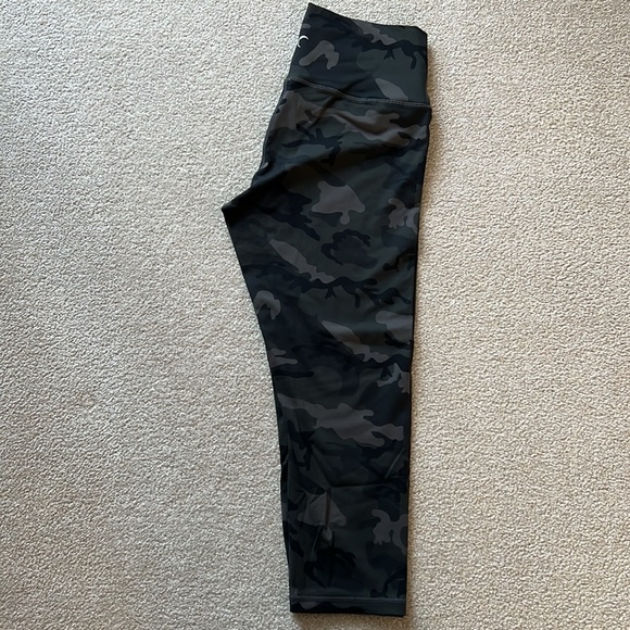 ZYIA Luxe high rise capris - Picture 3 of 5